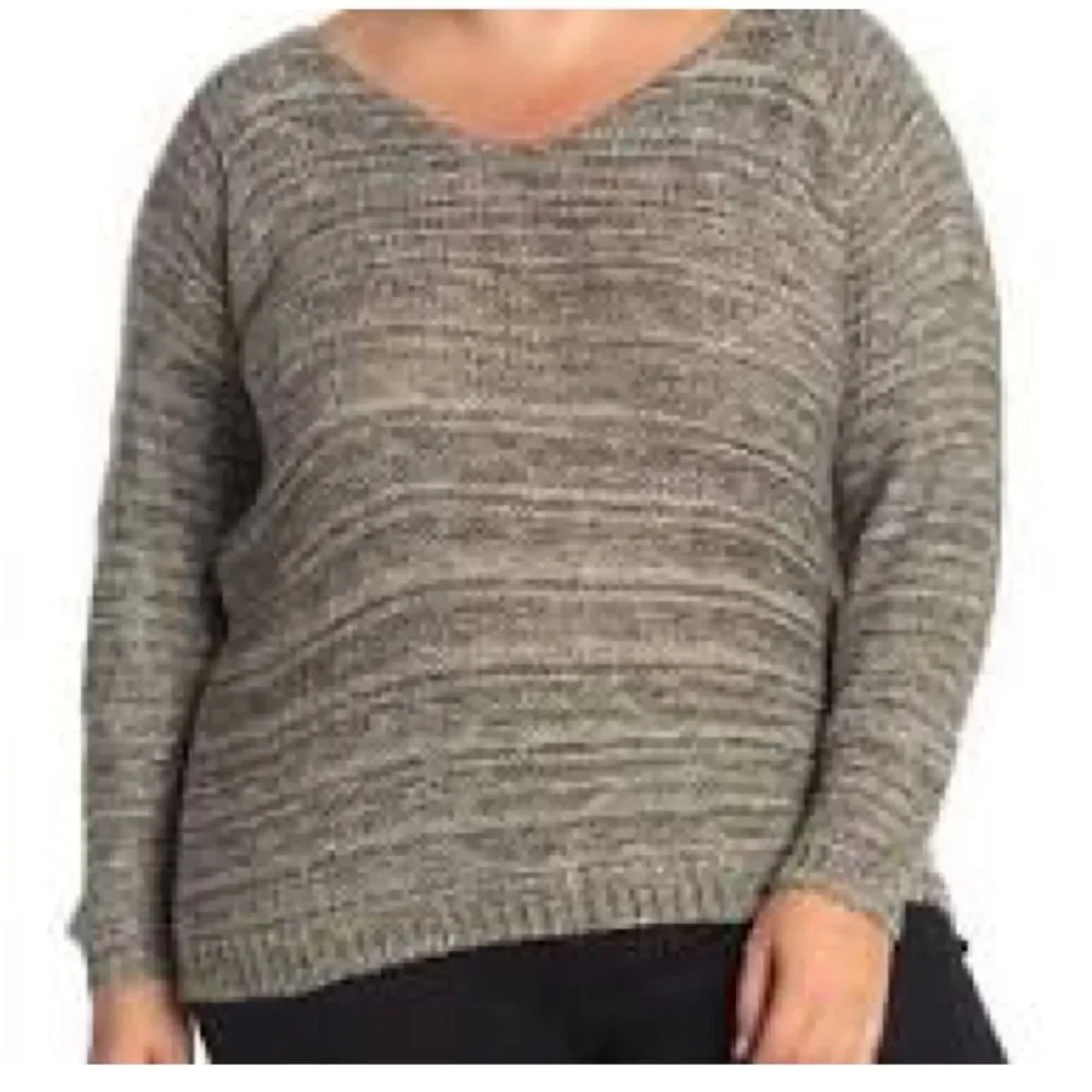 NWT SUSINA Olive green/white knit Deep V-Neck Strap Back Sweater Size 1X